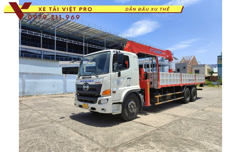 Xe tải Hino FL gắn cẩu Kanglim 5 tấn