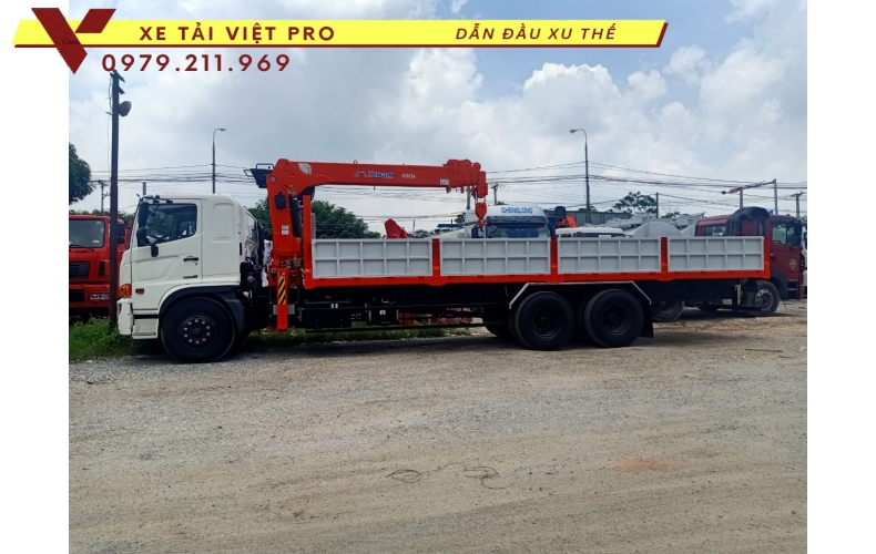 Xe tải Hino FL gắn cẩu Kanglim 5 tấn