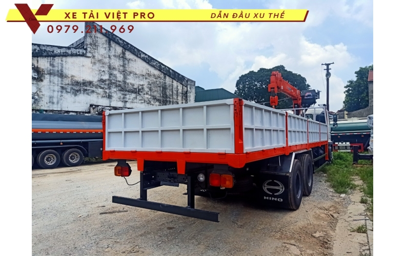 Xe tải Hino FL gắn cẩu Kanglim 5 tấn