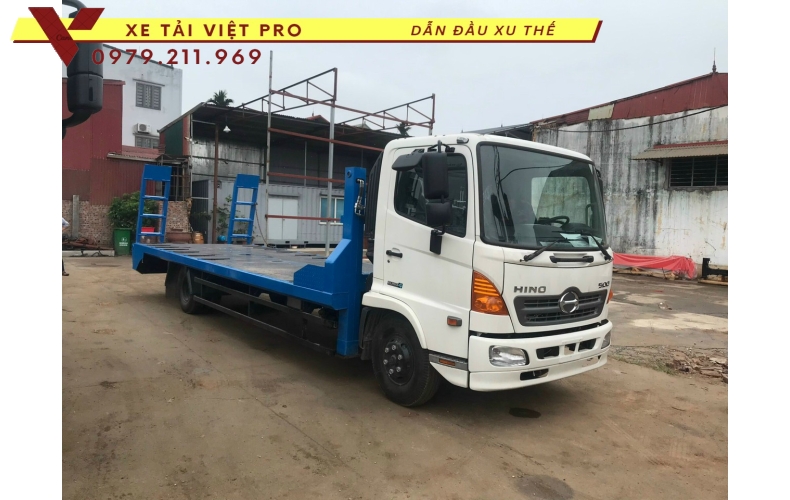 Xe Hino FC 2 chân nâng đầu có giá bao nhiêu?