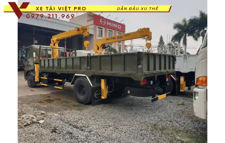 Xe tải Hino 2 chân gắn cẩu Soosan 3 tấn