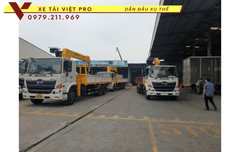 Xe tải Hino 2 chân gắn cẩu Soosan 5 tấn