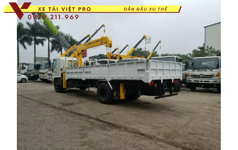 Xe tải Hino 2 chân gắn cẩu Soosan 5 tấn