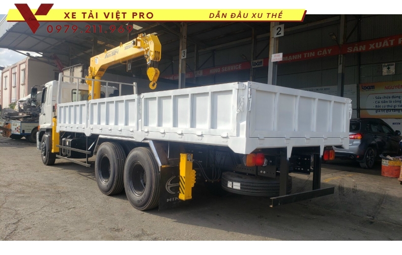 Xe tải Hino 2 chân gắn cẩu Soosan 5 tấn