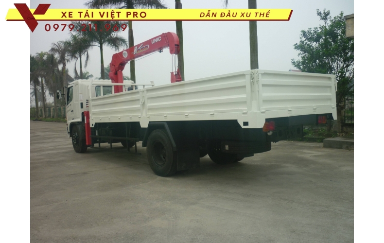 Xe tải Hino FG gắn cẩu Unic 5 tấn