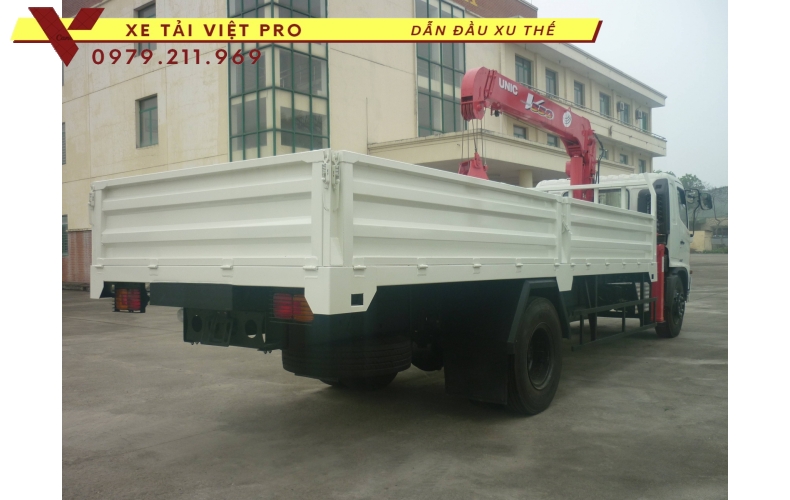 Xe tải Hino FG gắn cẩu Unic 5 tấn