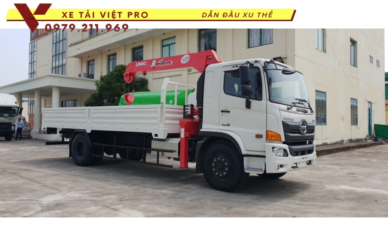 Xe tải Hino FG gắn cẩu Unic 5 tấn