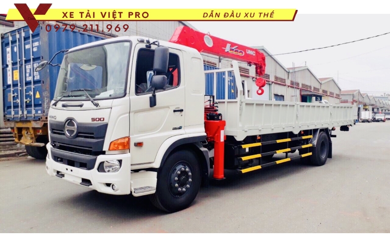 Xe tải Hino FG gắn cẩu Unic 5 tấn