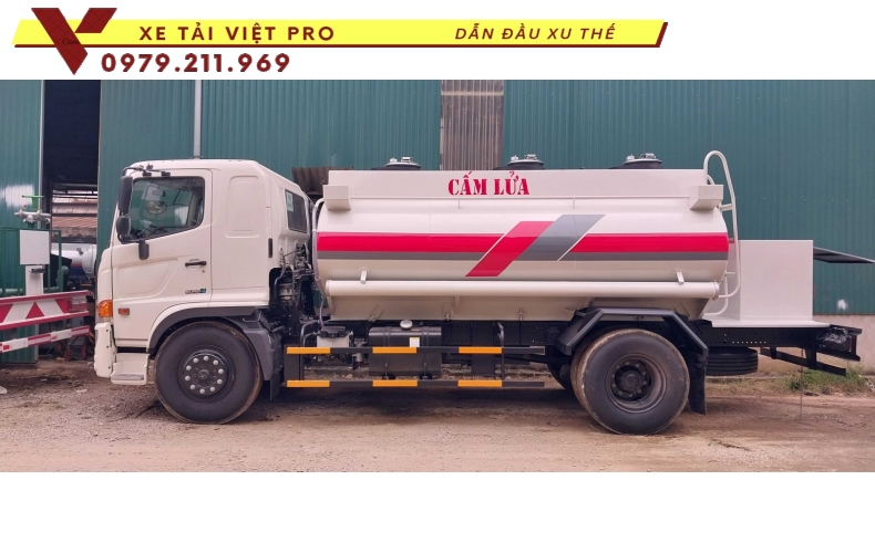 Xe tải Hino 2 chân téc chở xăng dầu có giá bao nhiêu