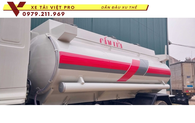 Xe tải Hino 2 chân téc chở xăng dầu có giá bao nhiêu