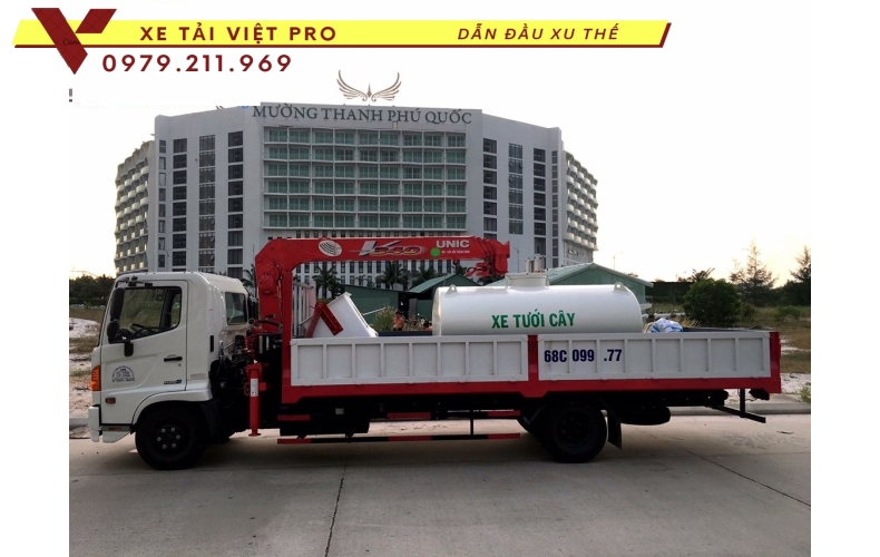 Xe tải Hino FL gắn cẩu Unic 3 tấn
