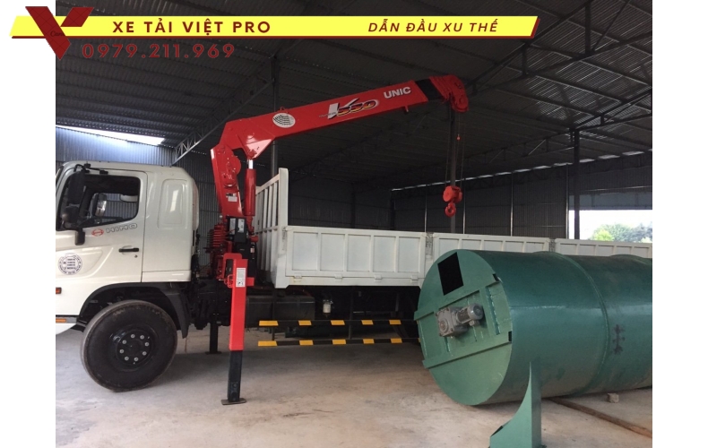 Xe tải Hino FL gắn cẩu Unic 3 tấn