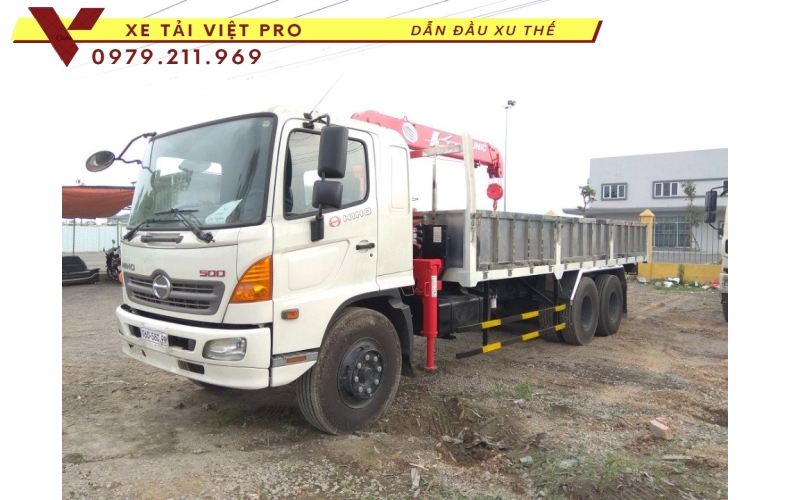 Xe tải Hino FL gắn cẩu Unic 3 tấn