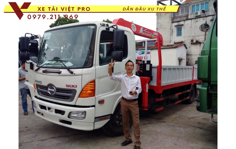 Xe tải Hino FL gắn cẩu Unic 3 tấn