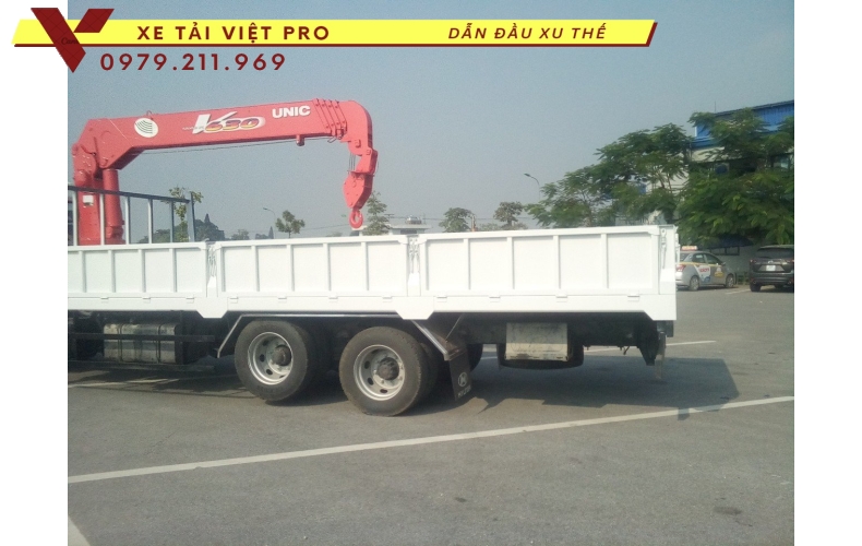 Xe tải Hino FL gắn cẩu Unic 3 tấn