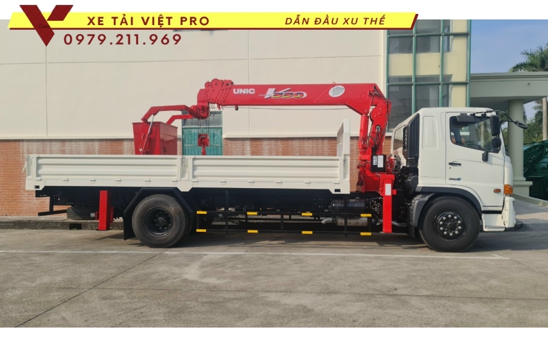 Xe tải Hino FC gắn cẩu Unic 3 tấn