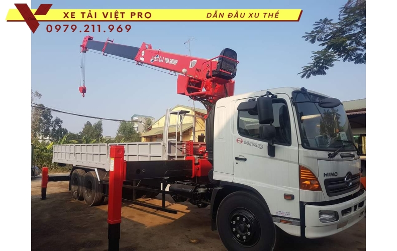 Xe tải HINO FM gắn cẩu  ATOM 8 tấn 6 đốt