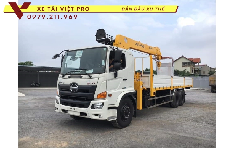 Xe tải Hino 3 chân gắn cẩu Soosan 7 tấn