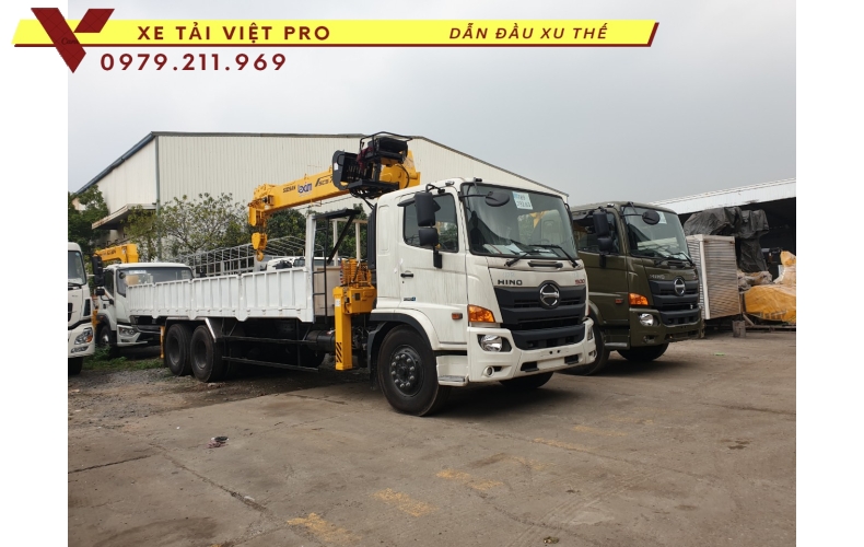 Xe tải Hino 3 chân gắn cẩu Soosan 7 tấn