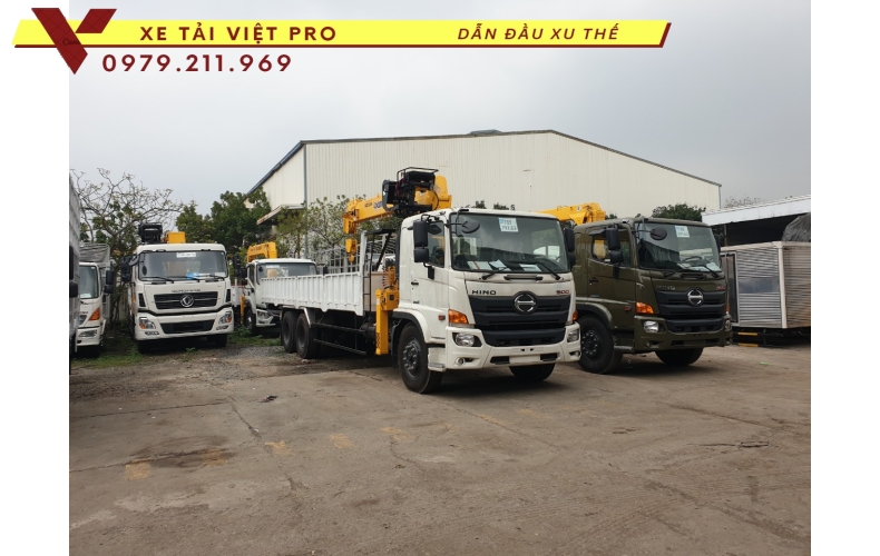 Xe tải Hino 3 chân gắn cẩu Soosan 7 tấn