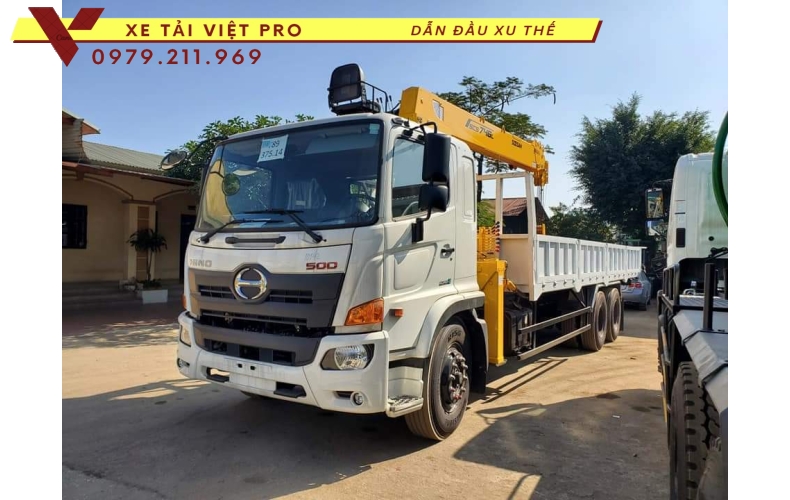 Xe tải Hino 3 chân gắn cẩu Soosan 7 tấn