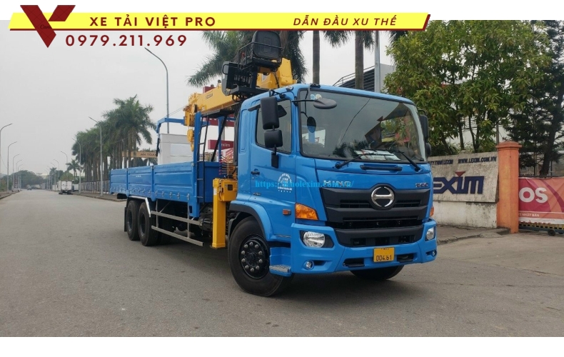 Xe tải Hino 3 chân gắn cẩu Soosan 7 tấn