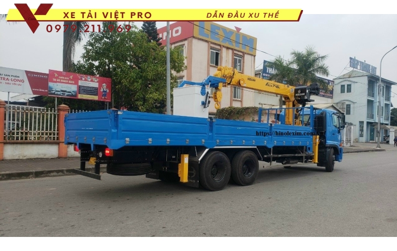 Xe tải Hino 3 chân gắn cẩu Soosan 7 tấn