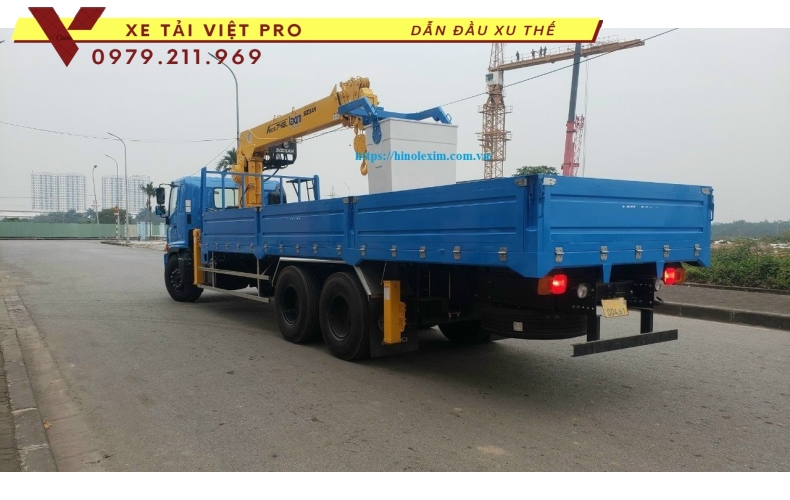 Xe tải Hino 3 chân gắn cẩu Soosan 7 tấn