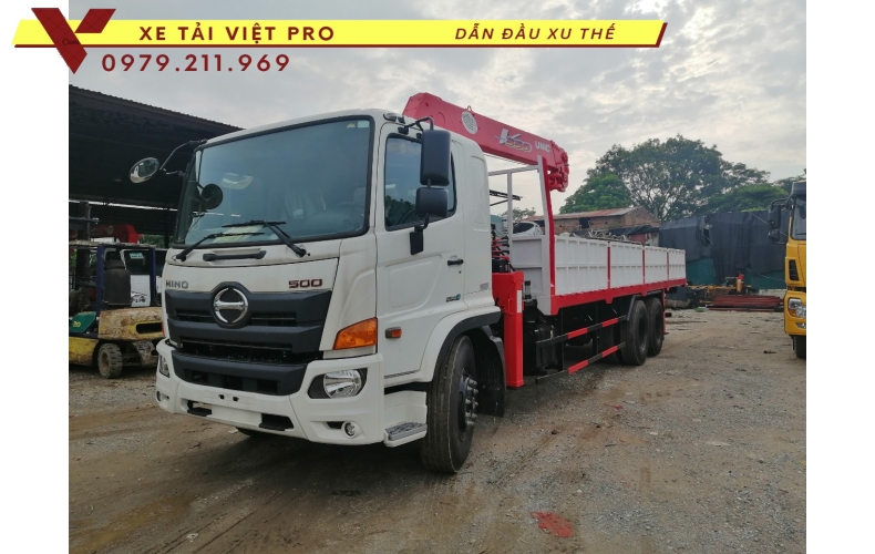 Xe tải Hino FM gắn cẩu Unic 5t