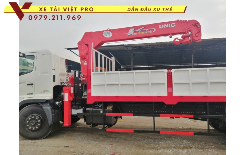Xe tải Hino FM gắn cẩu Unic 5t