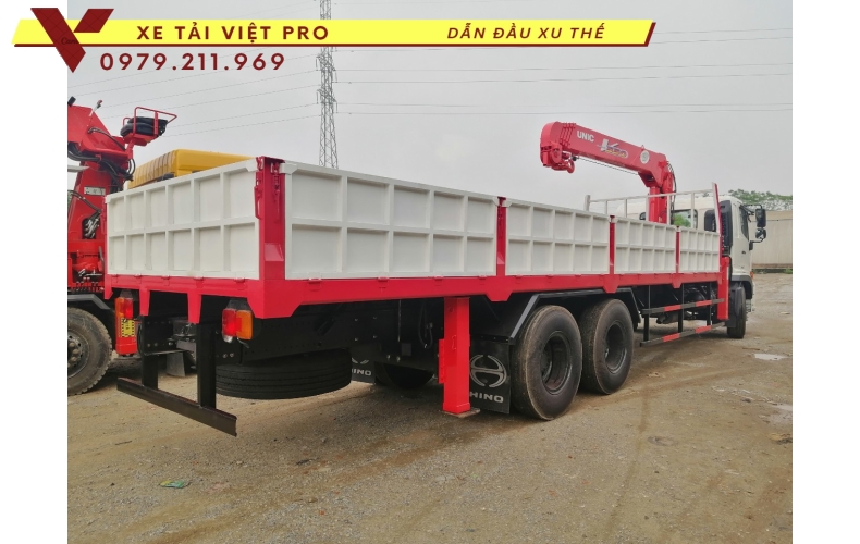 Xe tải Hino FM gắn cẩu Unic 5t
