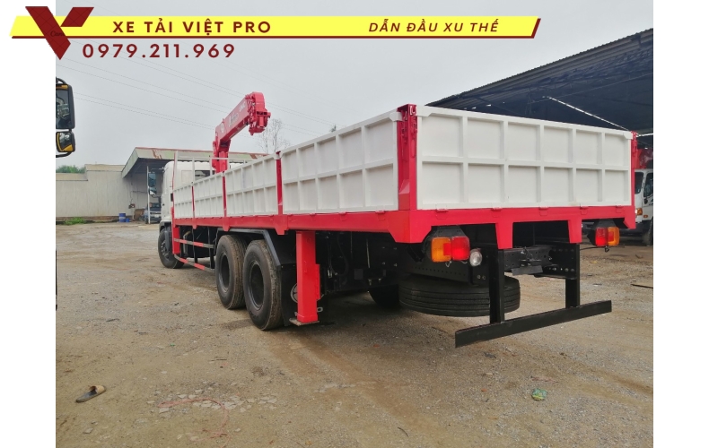 Xe tải Hino FM gắn cẩu Unic 5t