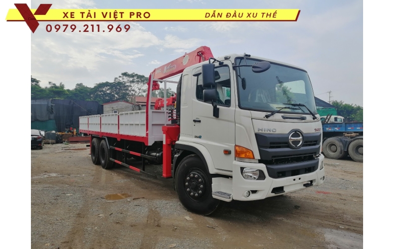 Xe tải Hino FM gắn cẩu Unic 5t