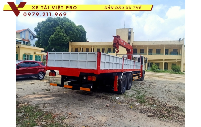 Xe tải Hino FM gắn cẩu Unic 8 tấn