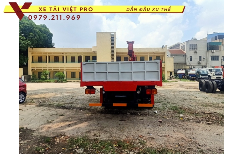 Xe tải Hino FM gắn cẩu Unic 8 tấn