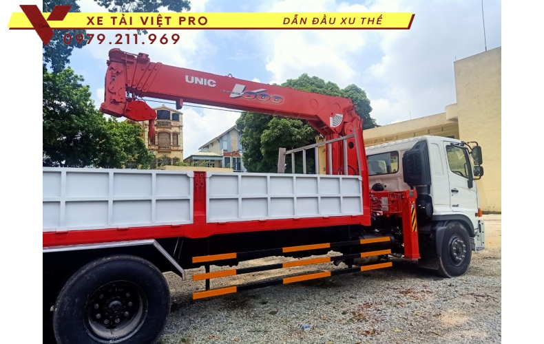 Xe tải Hino FM gắn cẩu Unic 8 tấn