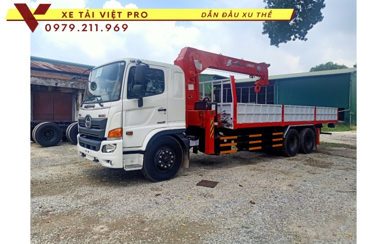 Xe tải Hino FM gắn cẩu Unic 8 tấn
