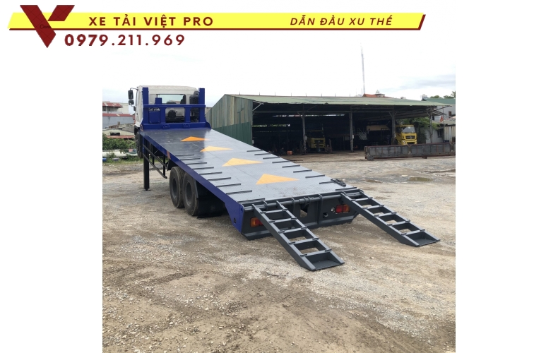 Xe hino FM 3 chân nâng đầu chở máy công trình giá bao nhiêu?