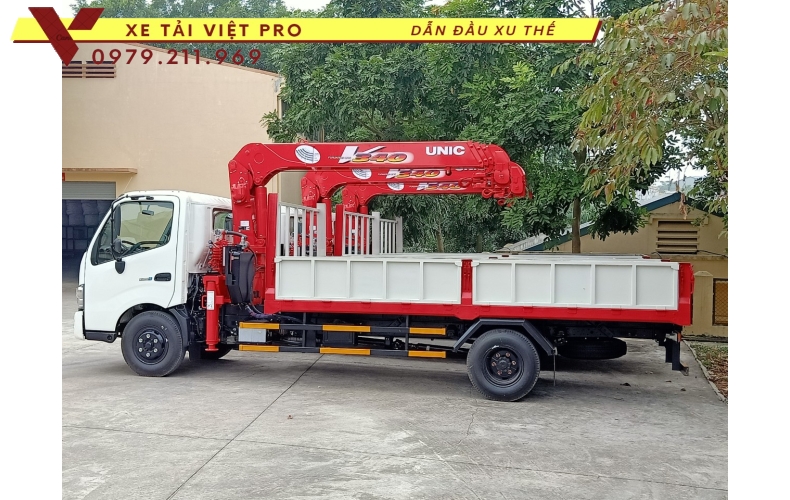 Xe tải Hino XZU730L gắn cẩu Unic 3 tấn