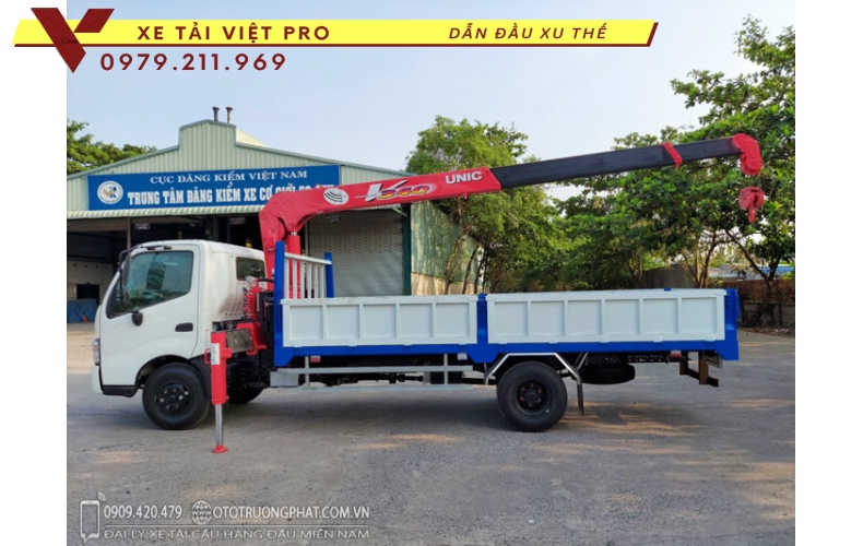 Xe tải Hino XZU730L gắn cẩu Unic 3 tấn