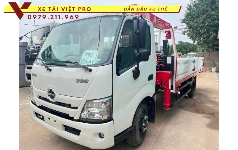 Xe tải Hino XZU730L gắn cẩu Unic 3 tấn
