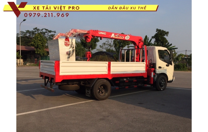 Xe tải Hino XZU730L gắn cẩu Unic 3 tấn