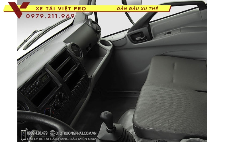 Xe tải Hino XZU730L gắn cẩu Unic 3 tấn