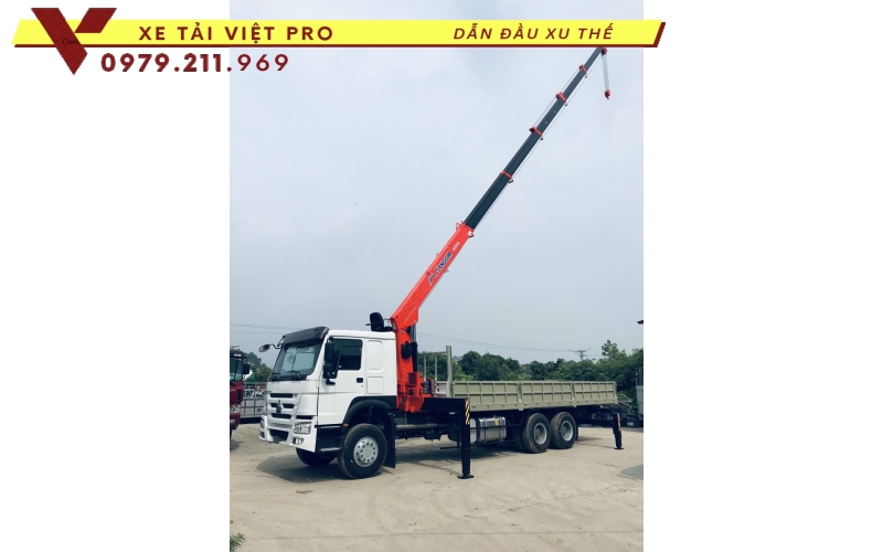 Xe tải Howo 3 chân gắn cẩu Kanglim 8t