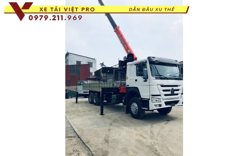 Xe tải Howo 3 chân gắn cẩu Kanglim 8t