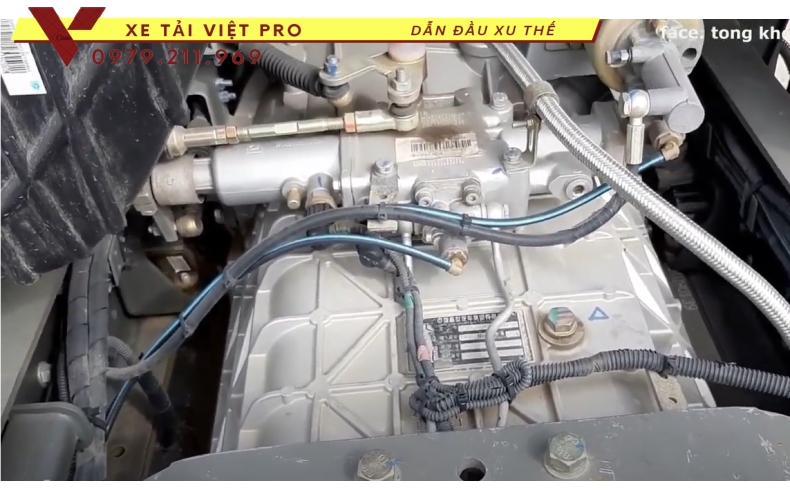 Xe tải Howo VX350 nâng đầu chở máy công trình giá bao nhiêu?