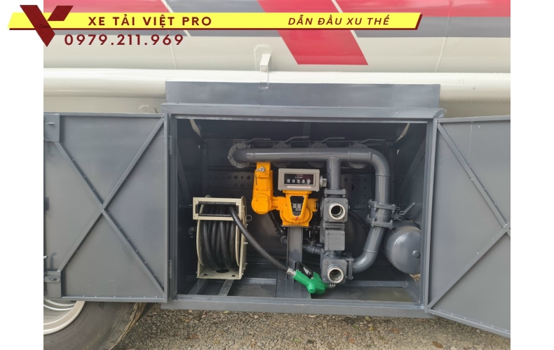 Đánh giá ưu nhược điểm của xe Howo 4 chân téc chở xăng dầu mới nhất