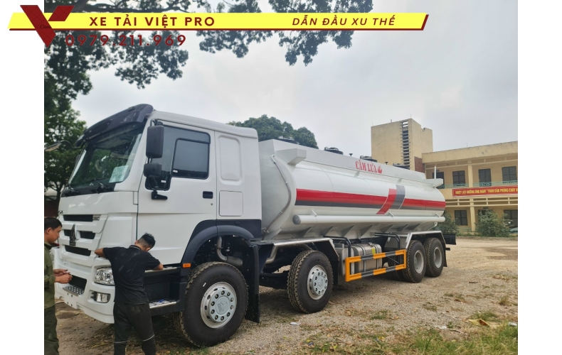 Đánh giá ưu nhược điểm của xe Howo 4 chân téc chở xăng dầu mới nhất