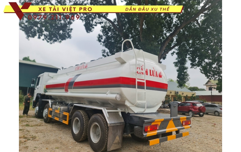 Đánh giá ưu nhược điểm của xe Howo 4 chân téc chở xăng dầu mới nhất