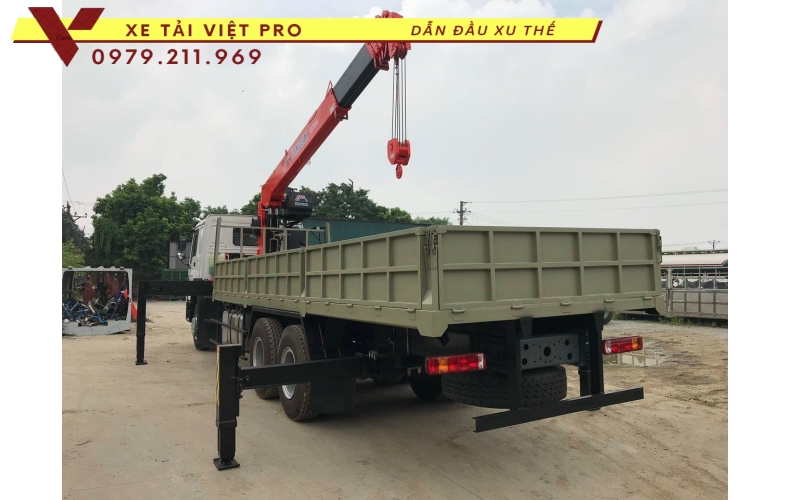 Xe tải Howo  4 chân gắn cẩu Kanglim 12 tấn